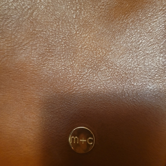 Elegant Brown Leather Shoulder Bag - Picture 8 of 9